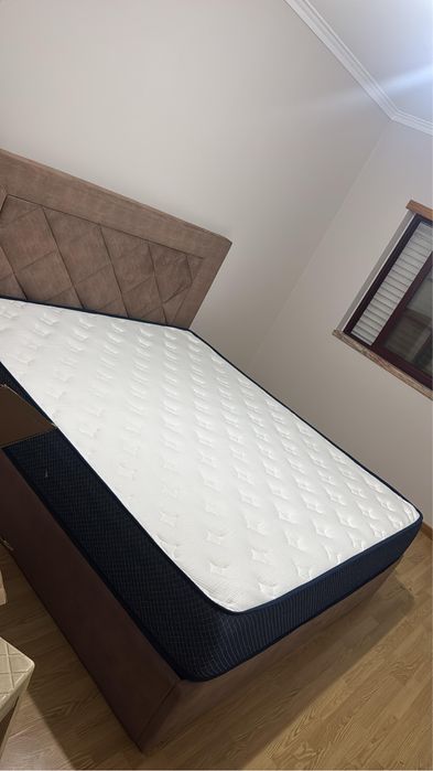 Cama com colchao NOVO (180x200)