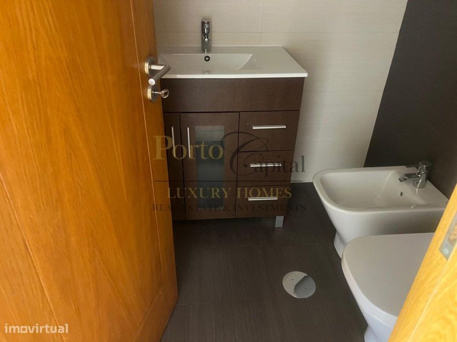 T2 Com Terraço Privativo | Luz, Conforto E Excelente Localização