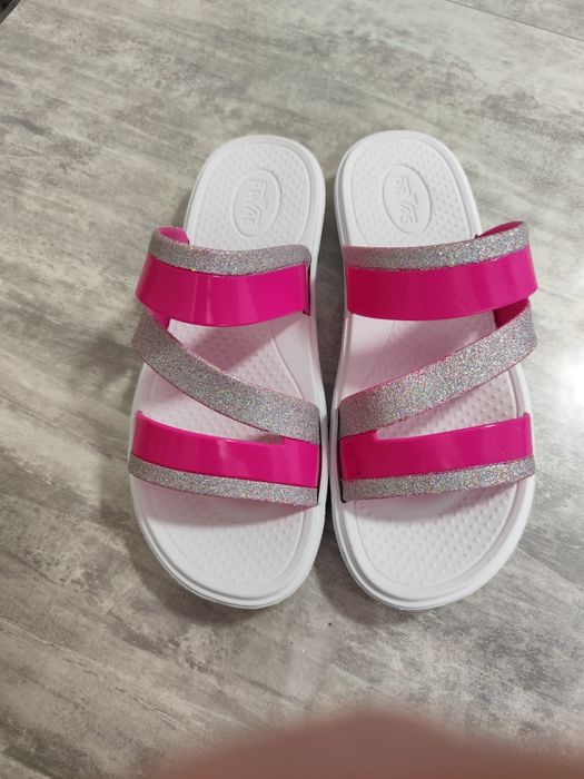 Шльопанці жіночі 37