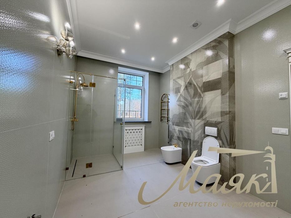 Продаж будинку площею 418,6 м² з виходом до води на ділянці 50 соток у КМ Dream Village, с. Лебедівка