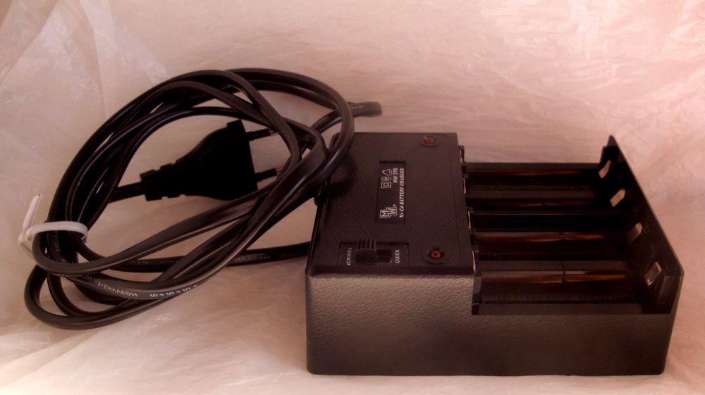 Carregador ReCarga Rápida de 4 Pilhas AA Ni-Cd