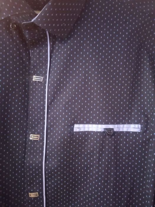 Рубашка с длинным рукавом.