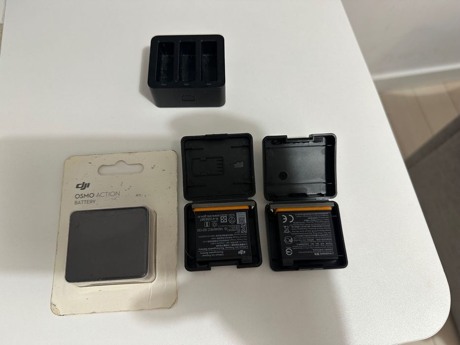 3 baterie DJI Osmo Action 1 (w tym 1 nowa) + Hub do ładowania