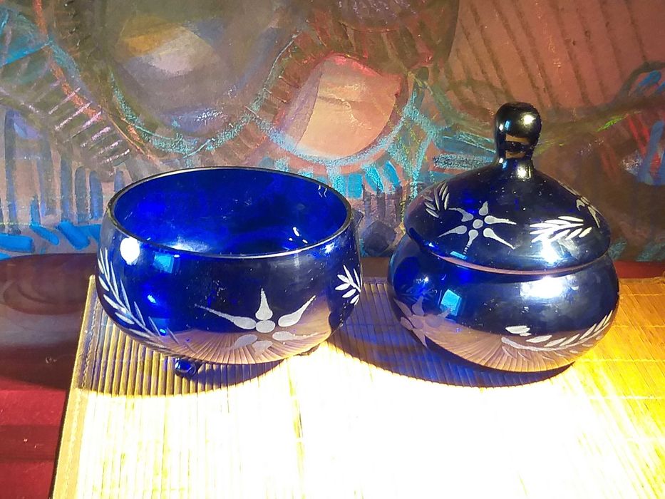 bomboniera misa ze szkła kobaltowego vintage huta Hortensja