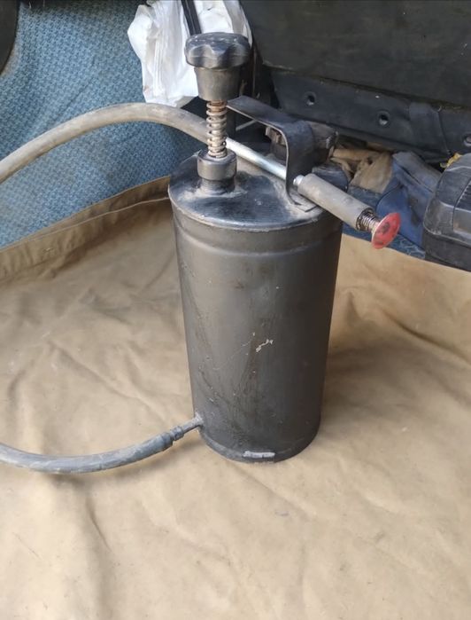 Гаражний розпродаж.