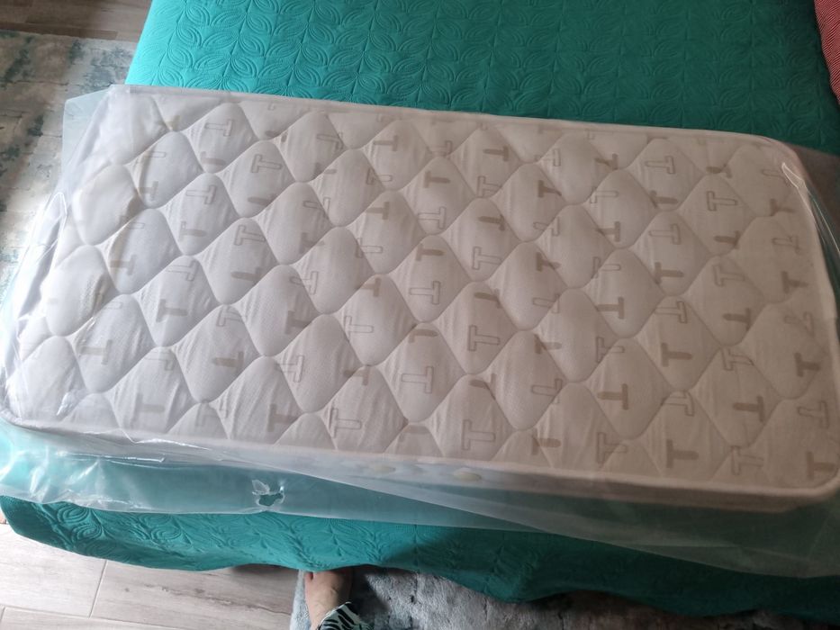 Colchão, novo para cama de bebé