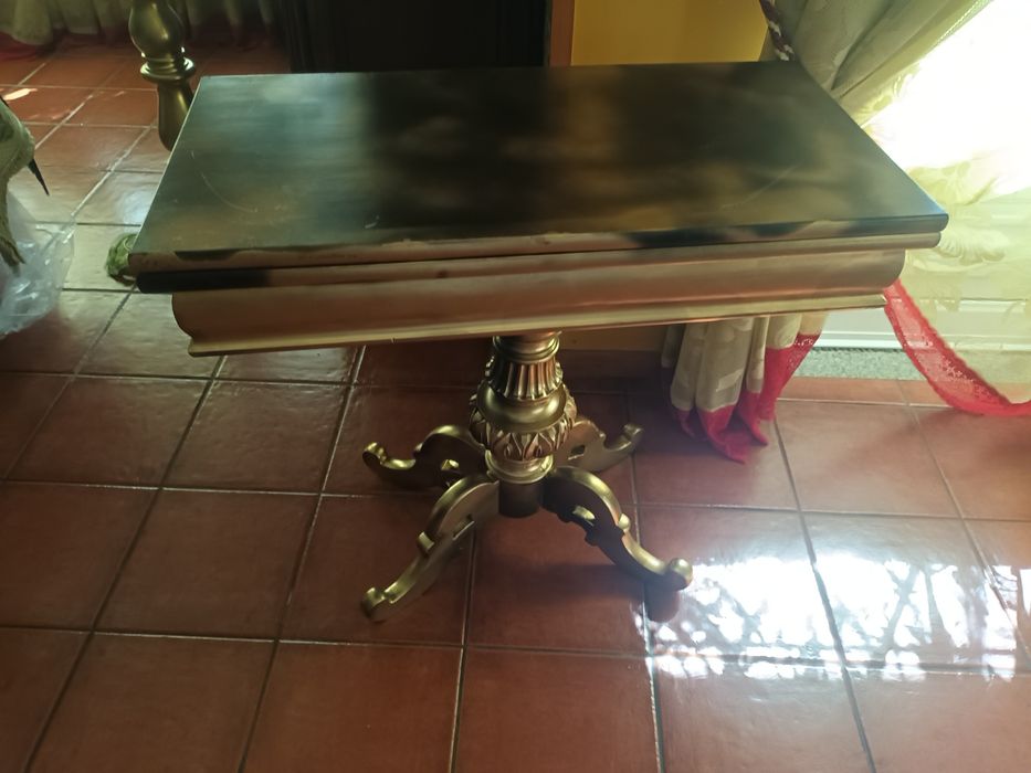 Mesa de Jogo muito antiga