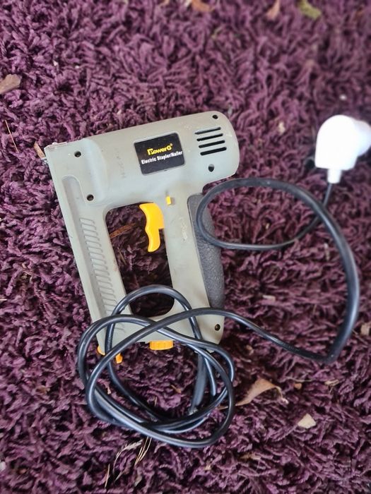 Zszywacz elektryczny