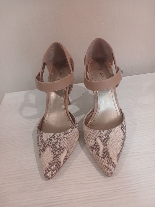 Продаю елегантні босоніжки-лодочки