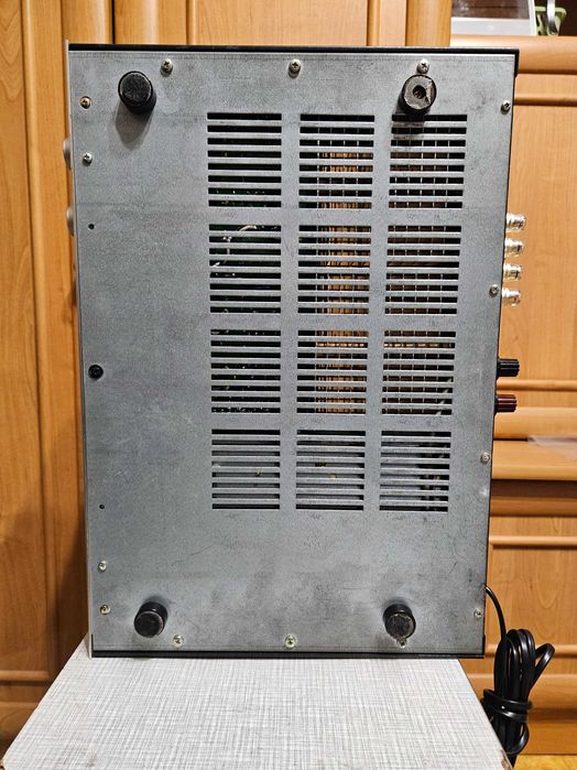 Усилитель мощности фирмы LUXMAN M120A. 120/120W на канал.