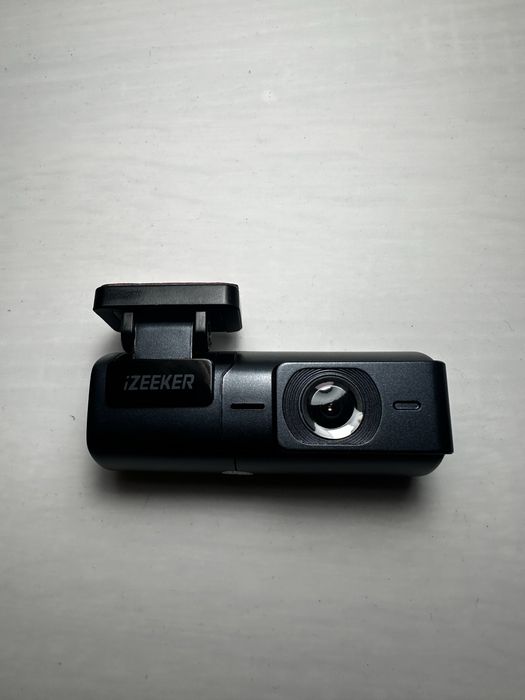 izeeker kamera samochodowa id240 2,5k wifi