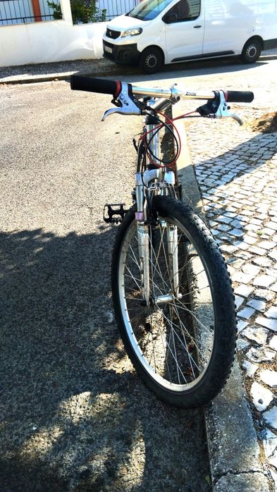Vendo bicicleta BTT em excelente estado.