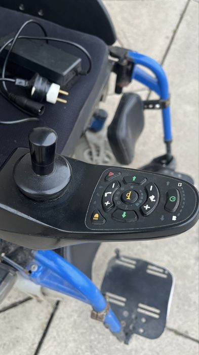 Крісло-колісне з електроприводом, BORA