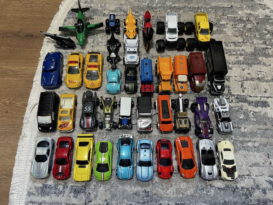 Машинки HotWheels,matchbox,військова техніка,танки,disney pixar,kinder