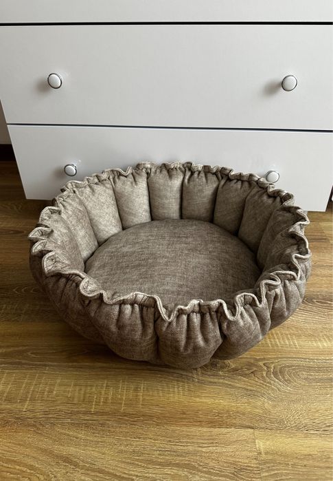 Лежанка для собак та котів