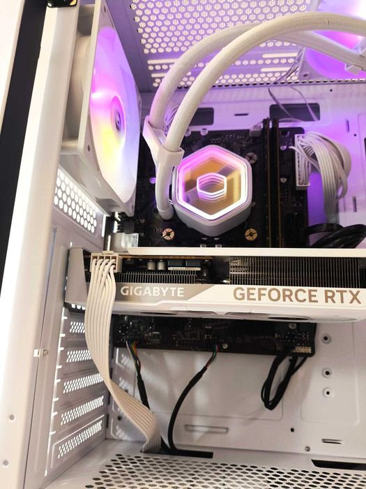 Komputer do GIER biały Core i5 6 rdzeni 16GB 1TB SSD RTX 5060 8GB NOWA