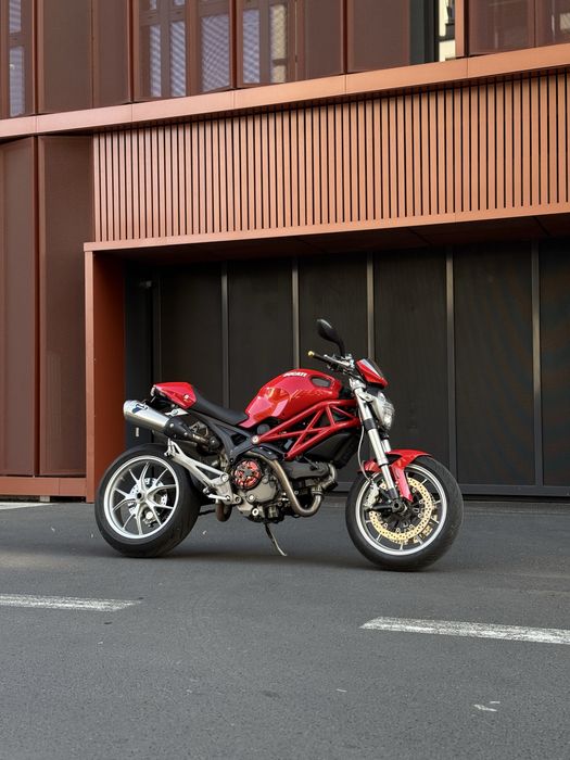 Ducati Monster 1100 z wydechem Termignoni