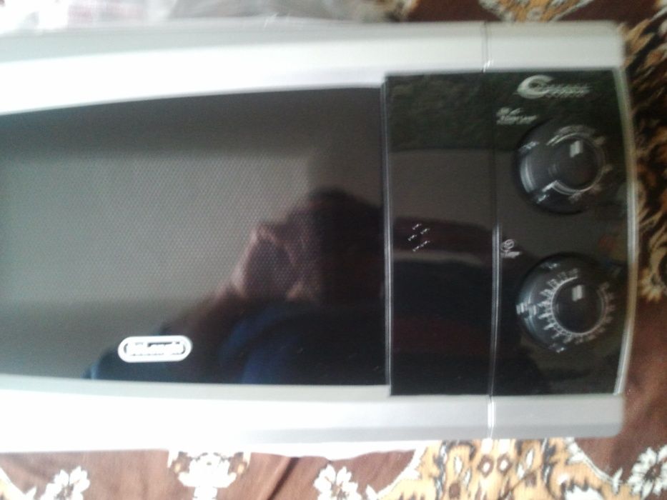 Продам микроволновую печь Delonghi MW 200.1S