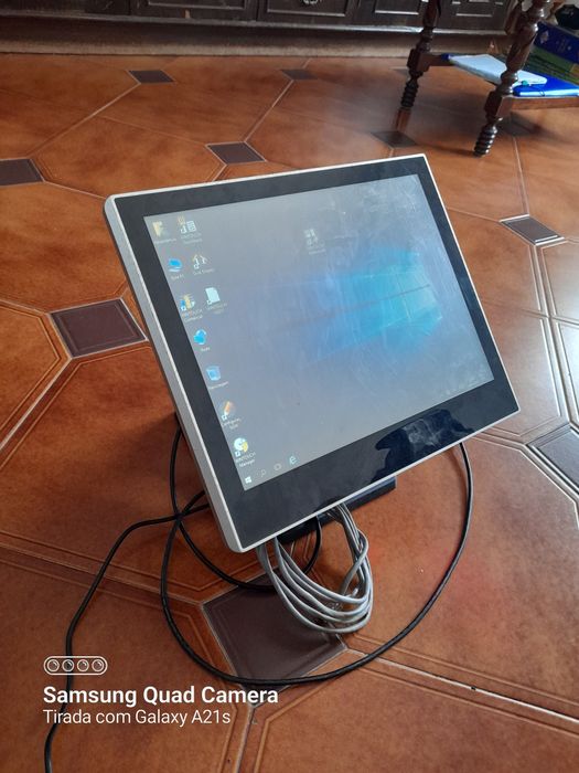É negociável. PC Táctil - Vendo ou Troca por telefone de meu agrado