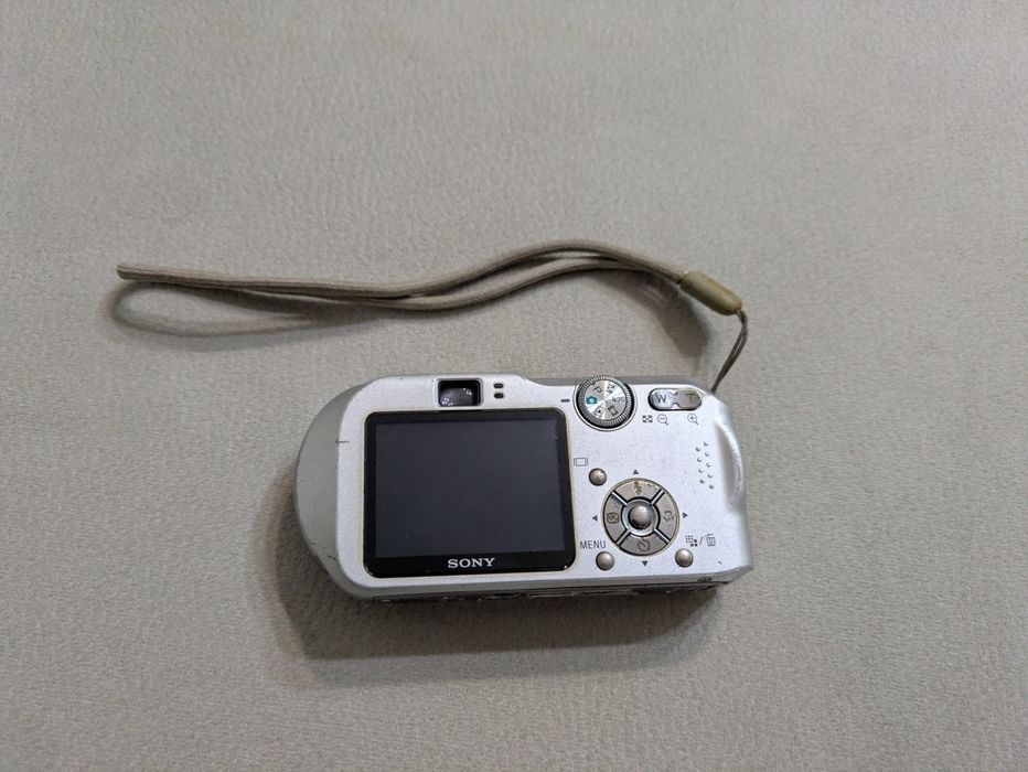 Máquina Fotográfica Sony Cyber-shot DSC-P200