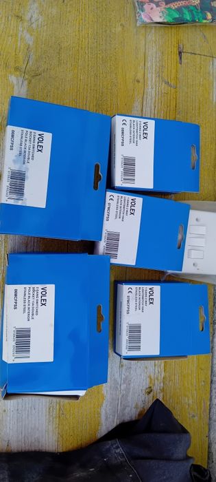 Interruptores/botões e/com tomadas