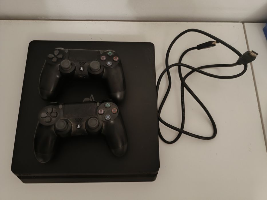 PlayStation 4 500gb + 9 jogos + 2 comandos originais