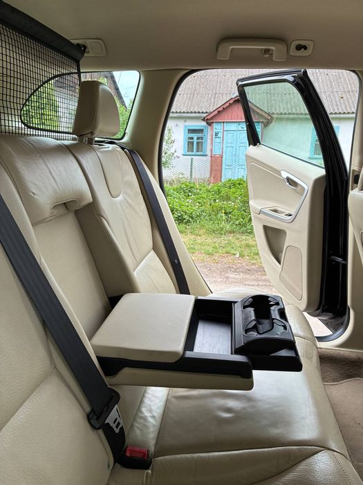 Продам Volvo XC60 2.4 дизель автомат 4wd