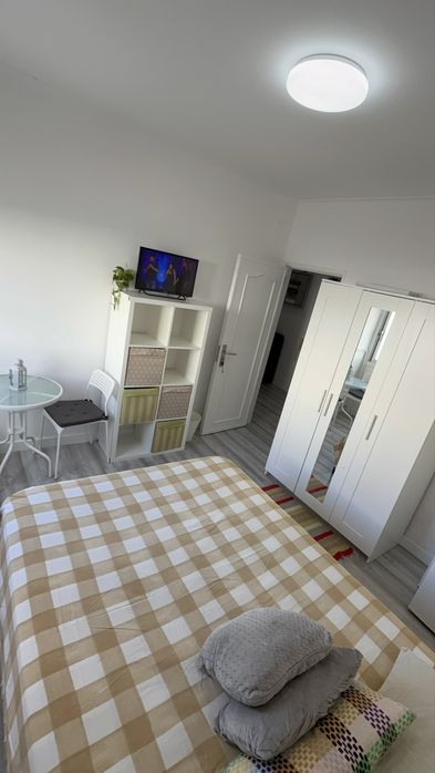 Quarto mobiliado clean para casal em São Brás Amadora