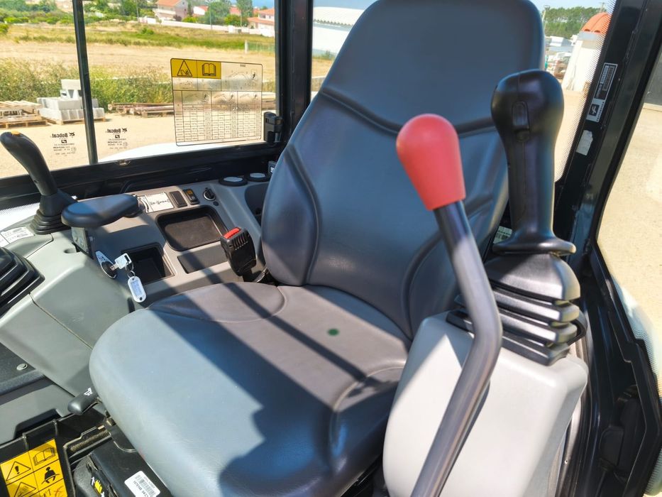 Máquina Giratória Bobcat