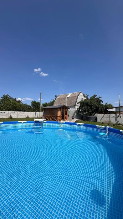 Будинок подобово з вуличним джакузі та басейном