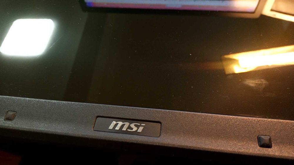 Матриця MSI кришка на запчастини 16" (1366x768) WXGA HD