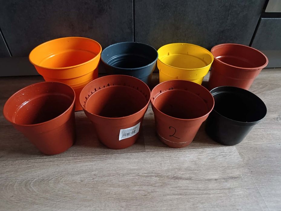 Вазони, горщики всі разом, лотом