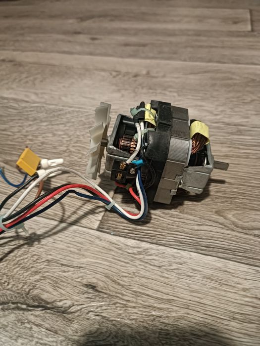 Двигун до м'ясорубки