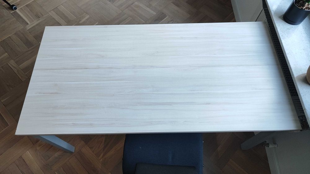 Biurko 160 x 80 jasne dąb craft, szary stelaż