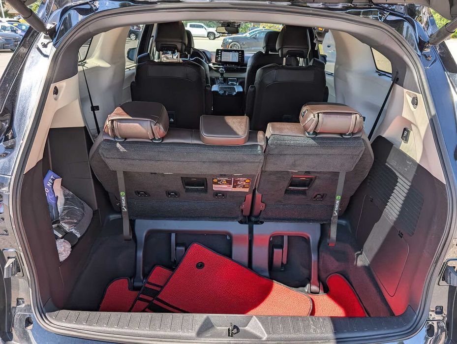 Toyota Sienna Platinum 7-Passenger      2023