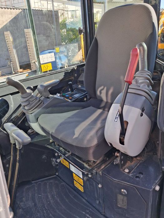 Mini Giratória  Mini Escavadora Hitachi ZX26U-5