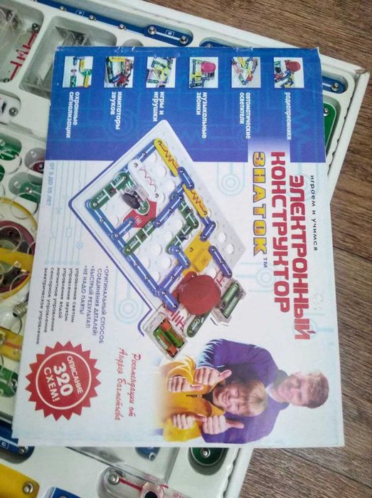 Электронный конструктор Знаток 320