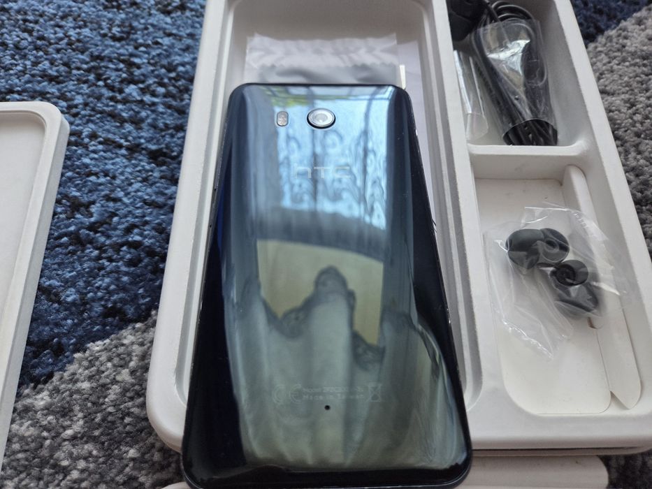 HTC U11 4/64gb brilliant Black