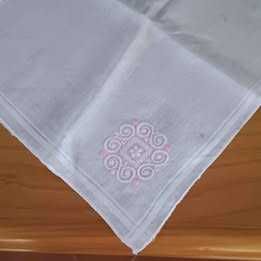 3 Lenços de mão  em cambraia rosa bordados à mão portes incluidos *