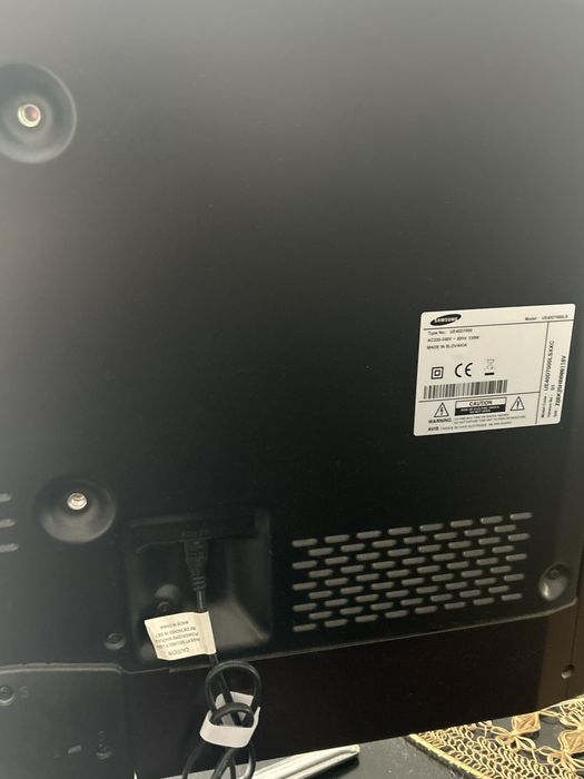 Televisor Samsung Smart TV LED de 40 polegadas (UE40D7000LS) com ecrã de 105cm. Opção conjunto com sistema som Yamaha