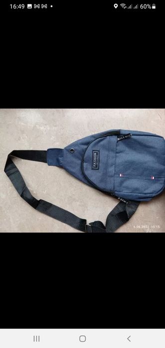 Bolsa de peito azul nova