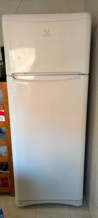 frigorífico Indesit
