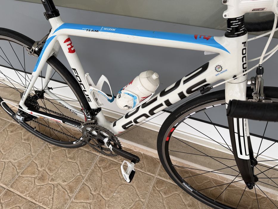 Bicicleta de estrada em carbono! Barata!!