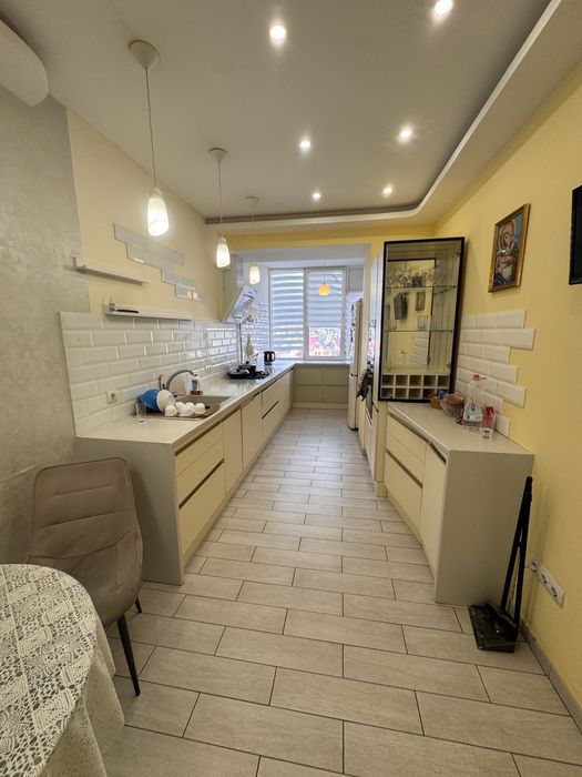 Продам 3-х кімнатну квартиру .,Хіміків 7 (96 кв. м.)