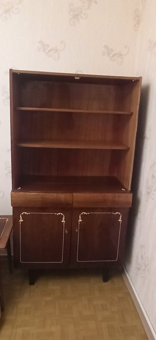 Продам книжкову шафу поліровану