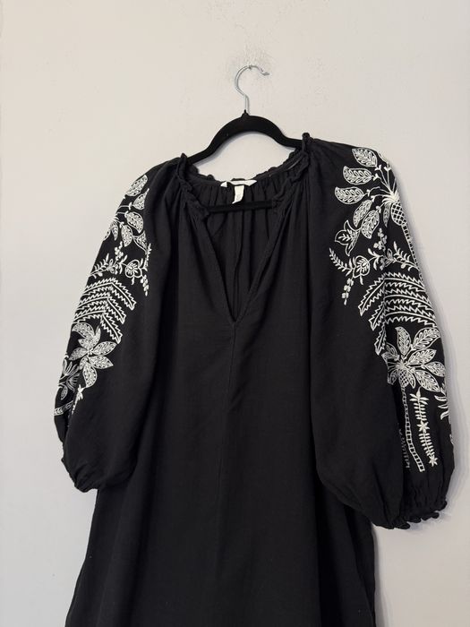 Вишете плаття жіноче