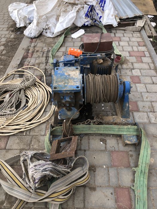 Подьемник лебедка строительная