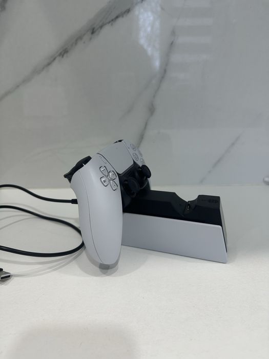 Зарядна станція для джойстиків