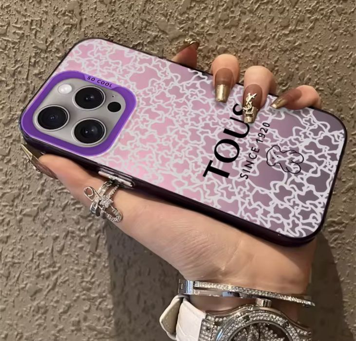Capa Acrílica Luxuosa T-TOUS com Linhas Entrelaçadas Brancas e Efeito Fosco para iPhone 17, 16, 15, 14 Plus, 13, 12 Mini, 11 Pro Max