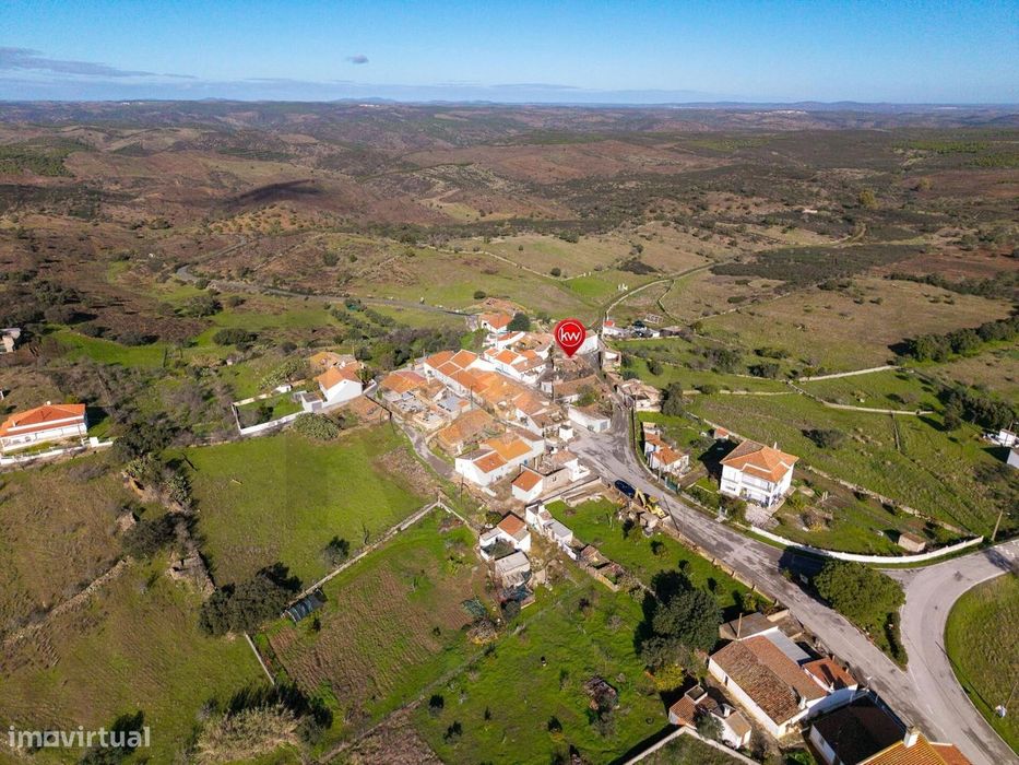 Moradia para recuperar para venda localizado no Pereiro-Alcoutim